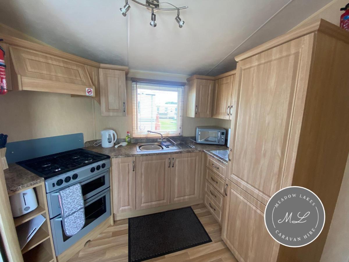 Coral Beach - Row 73 Van 2, Central Heating, Wifi, Bed Linen - Meadow Lakes Caravan & Lodge Hire Інголдмеллс Екстер'єр фото