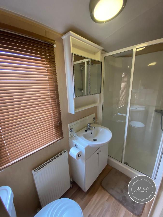 Coral Beach - Row 73 Van 2, Central Heating, Wifi, Bed Linen - Meadow Lakes Caravan & Lodge Hire Інголдмеллс Екстер'єр фото