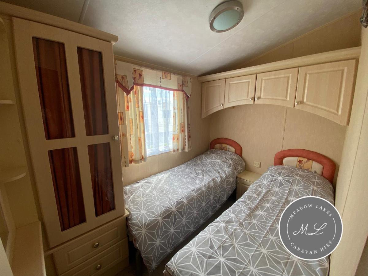 Coral Beach - Row 73 Van 2, Central Heating, Wifi, Bed Linen - Meadow Lakes Caravan & Lodge Hire Інголдмеллс Екстер'єр фото